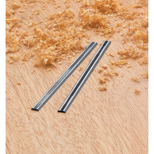 BLACKDECKER 7698K planer blades set photography on wood surface with wood shavings, angled view.