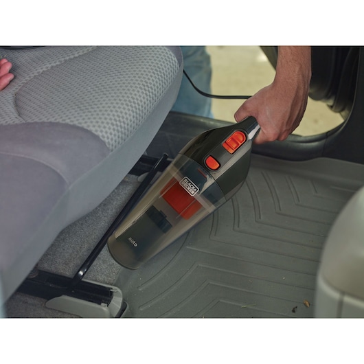 Photo of BLACKDECKER BDCV370-LA handheld vacuum cleaning car floor mat, black and orange design.